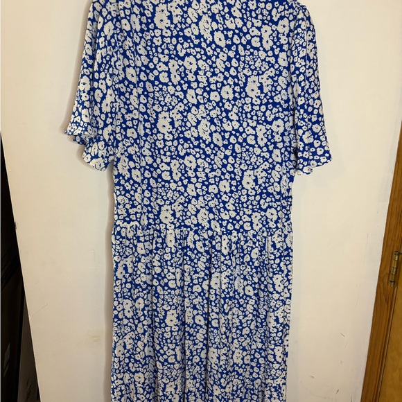 Zara Blue and White Floral Tiered Midi Dress Flutter Sleeve - Picture 9 of 12